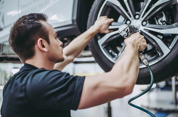 Don’t Ignore These! Common Car Problems That Need a Mechanic in Brampton ASAP